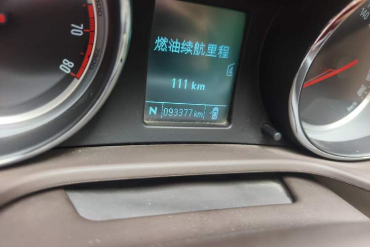 Used Buick Regal 2014 2.0L Leading Fashion Edition Odometer Close Up