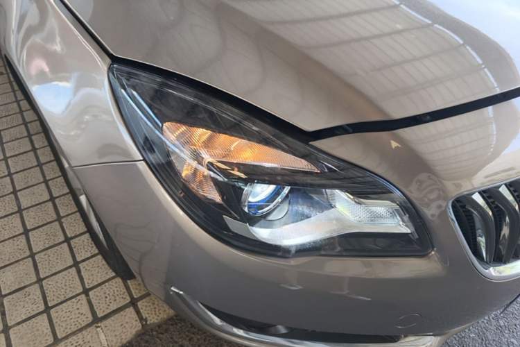 Used Buick Regal 2014 2.0L Elite Fashion Edition Right Front Headlight