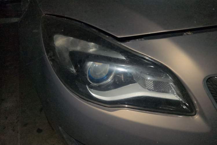 Used Buick Regal 2014 2.0L Elite Fashion Edition Right Front Headlight