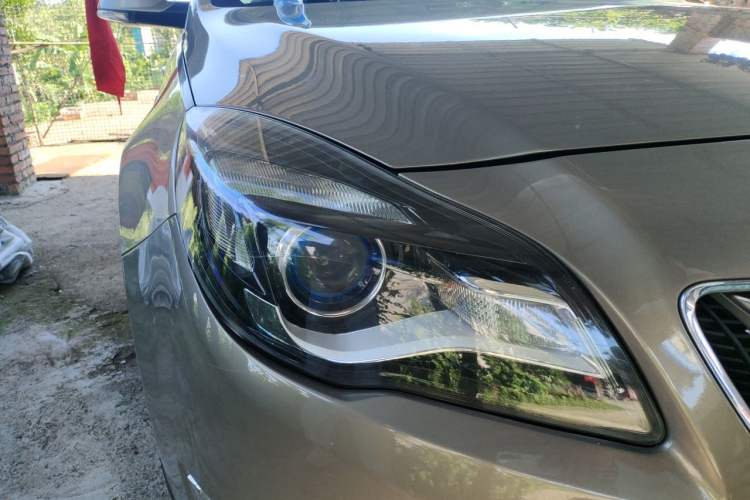 Used Buick Regal 2014 2.4L SIDI Elite Fashion Edition Right Front Headlight