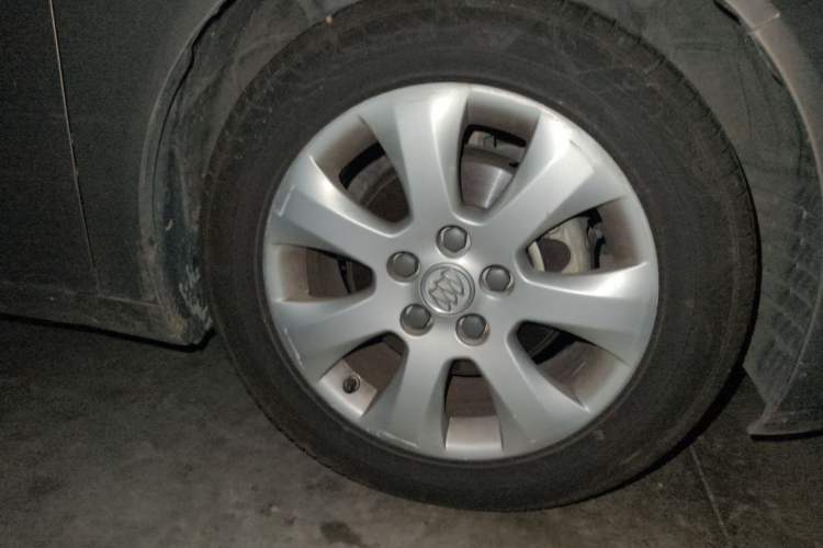 Used Buick Regal 2014 2.0L Elite Fashion Edition Right Front Wheel Hub