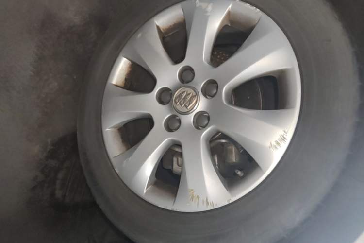 Used Buick Regal 2014 2.0L Elite Fashion Edition Right Front Wheel Hub