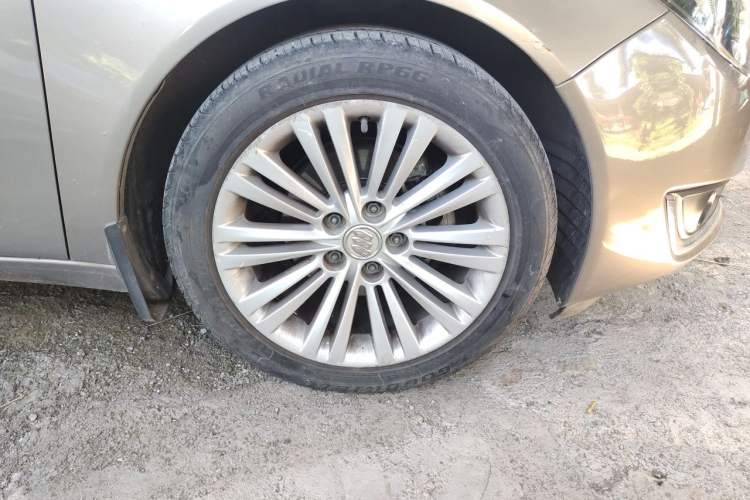 Used Buick Regal 2014 2.4L SIDI Elite Fashion Edition Right Front Wheel Hub