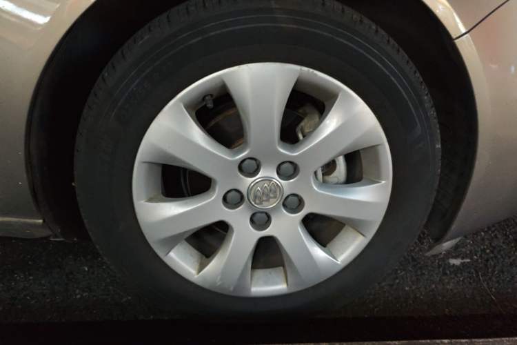 Used Buick Regal 2014 2.0L Leading Fashion Edition Right Front Wheel Hub
