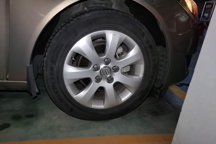 Used Buick Regal 2014 2.0L Leading Fashion Edition Right Front Wheel Hub