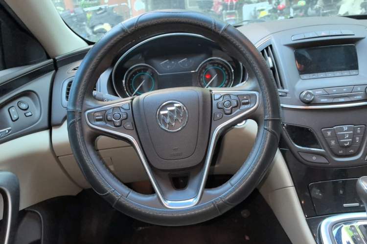 Used Buick Regal 2014 2.0L Elite Fashion Edition Steering Wheel
