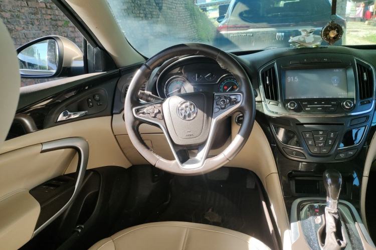 Used Buick Regal 2014 2.4L SIDI Elite Fashion Edition Steering Wheel