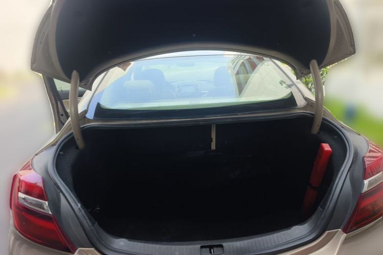 Used Buick Regal 2014 2.0L Leading Fashion Edition Trunk