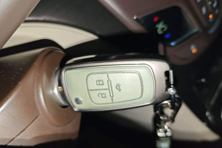 Used Buick Regal 2014 2.0L Leading Fashion Edition Vehicle Key