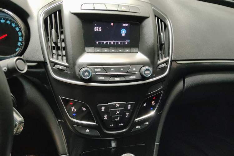 Used Buick Regal 2014 1.6T Fashionable Tech Edition Audio And AC Panel