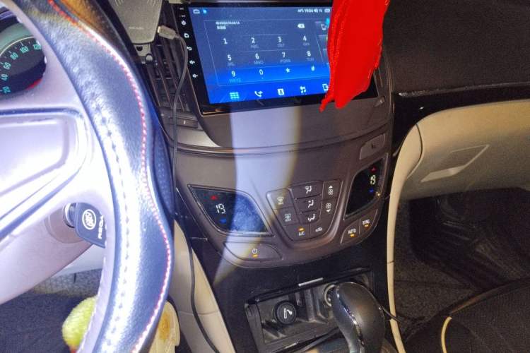Used Buick Regal 2014 2.0L Leading Fashion Edition Audio And AC Panel