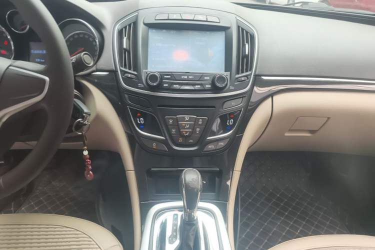 Used Buick Regal 2014 2.0L Leading Fashion Edition Audio And AC Panel