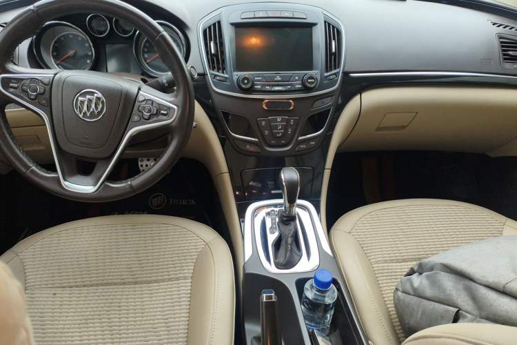 Used Buick Regal 2014 2.0L Leading Fashion Edition Audio And AC Panel