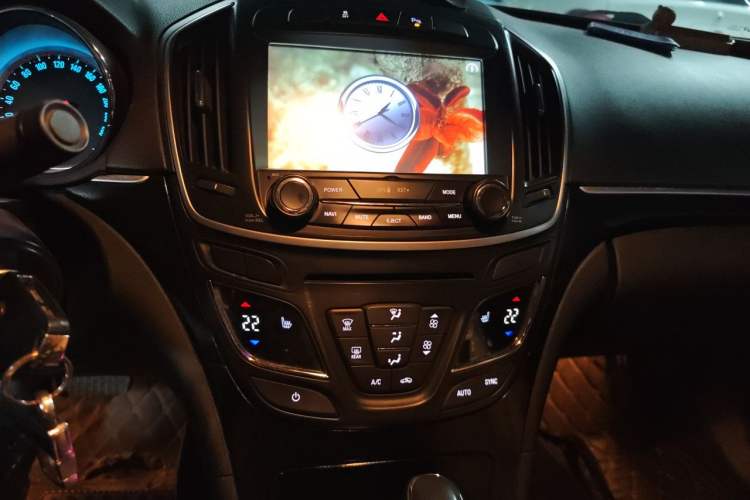 Used Buick Regal 2014 1.6T Fashionable Tech Edition Audio And AC Panel