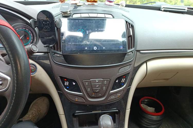 Used Buick Regal 2014 2.4L SIDI Elite Fashion Edition Audio And AC Panel