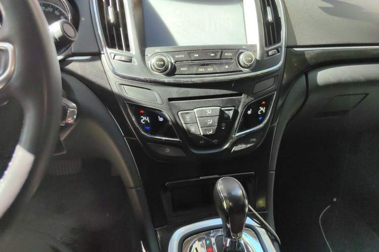 Used Buick Regal 2014 1.6T Fashionable Tech Edition Audio And AC Panel