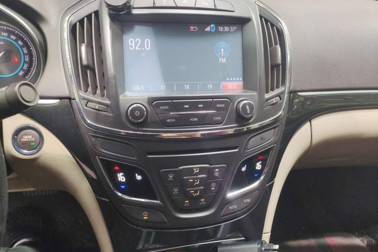 Used Buick Regal 2014 2.0L Elite Fashion Edition Audio And AC Panel