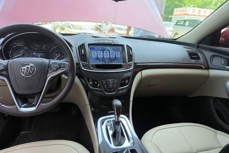 Used Buick Regal 2014 2.0L Elite Fashion Edition Audio And AC Panel
