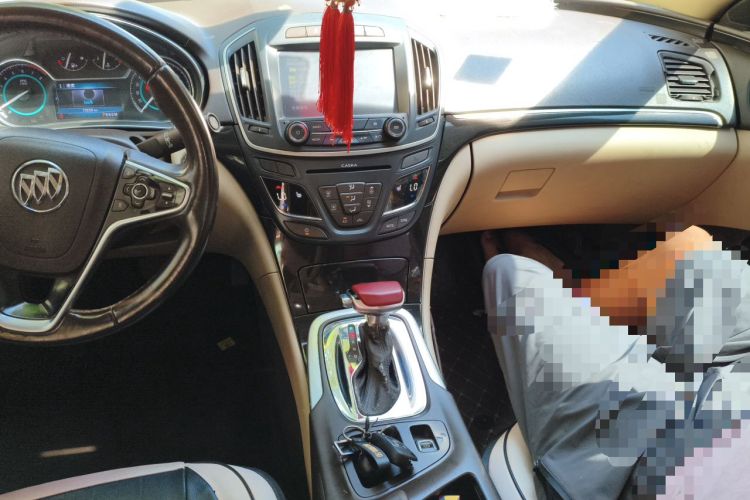 Used Buick Regal 2014 2.0L Elite Fashion Edition Audio And AC Panel