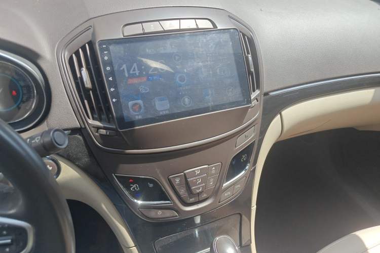 Used Buick Regal 2014 2.0L Elite Fashion Edition Audio And AC Panel