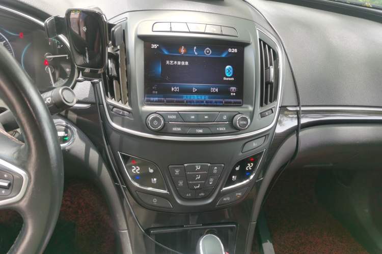 Used Buick Regal 2014 2.4L SIDI Luxury Fashion Edition Audio And AC Panel