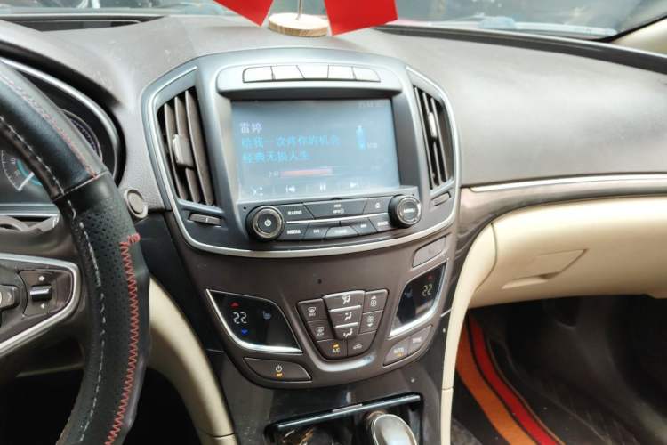 Used Buick Regal 2014 2.0L Elite Fashion Edition Audio And AC Panel