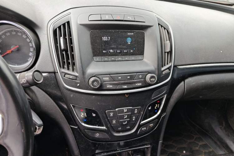Used Buick Regal 2014 1.6T Fashionable Tech Edition Audio And AC Panel