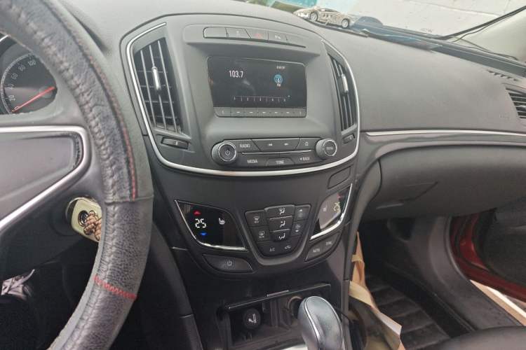 Used Buick Regal 2014 1.6T Fashionable Tech Edition Audio And AC Panel