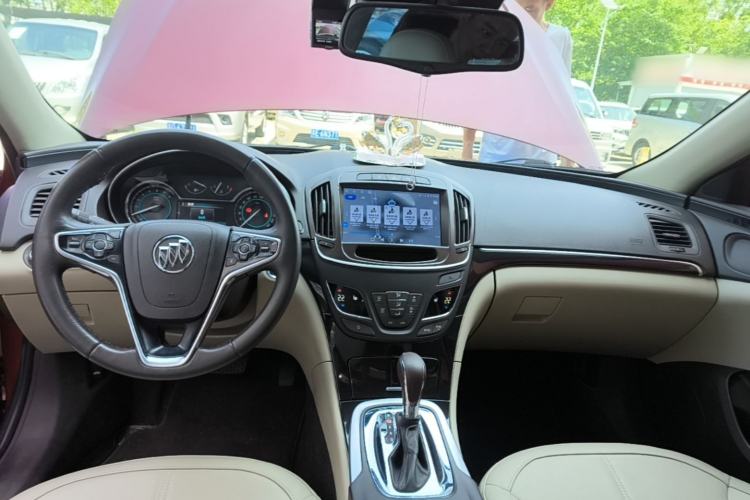 Used Buick Regal 2014 2.0L Elite Fashion Edition Center Console