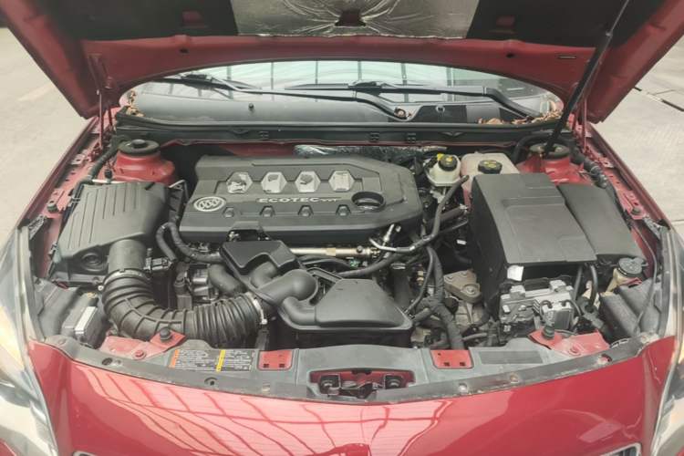 Used Buick Regal 2014 2.0L Leading Fashion Edition Engine Bay