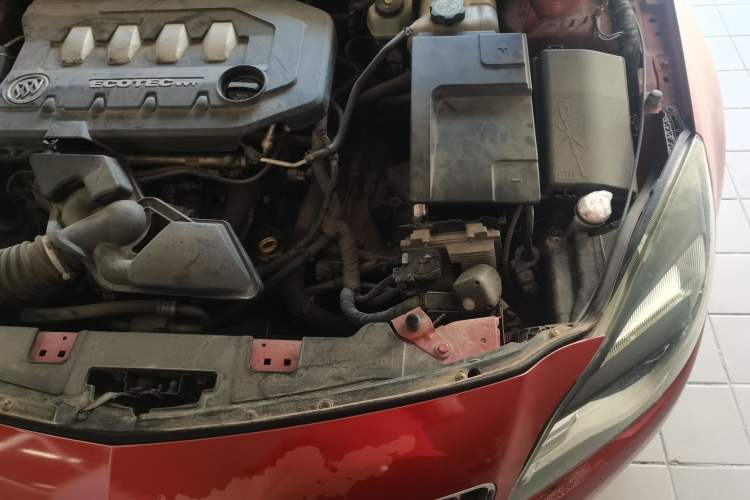 Used Buick Regal 2014 2.0L Leading Fashion Edition Engine Bay Left