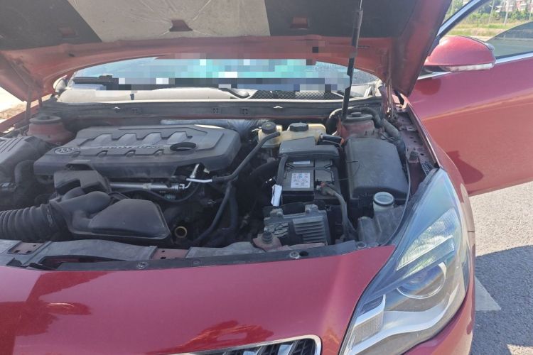 Used Buick Regal 2014 2.0L Elite Fashion Edition Engine Bay Left