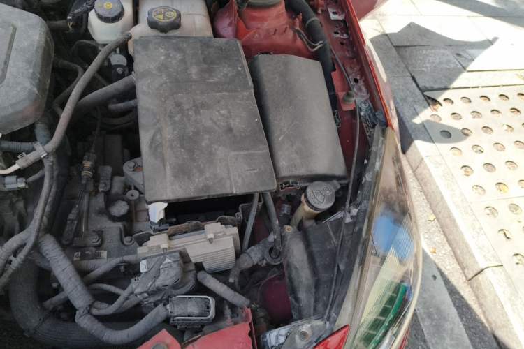 Used Buick Regal 2014 2.0L Elite Fashion Edition Engine Bay Left