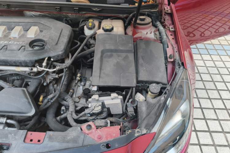 Used Buick Regal 2014 2.0L Leading Fashion Edition Engine Bay Left
