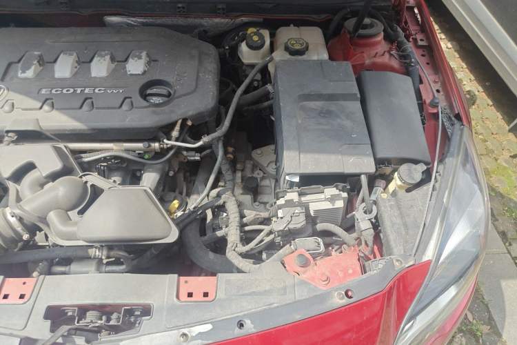 Used Buick Regal 2014 2.0L Elite Fashion Edition Engine Bay Left