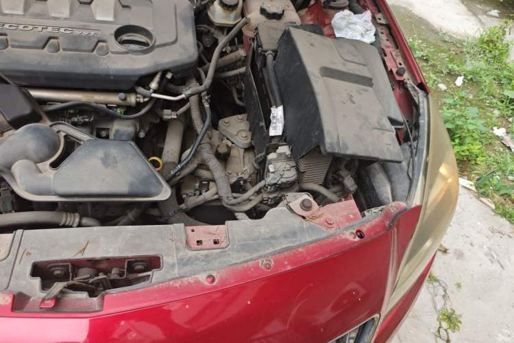 Used Buick Regal 2014 2.0L Elite Fashion Edition Engine Bay Left