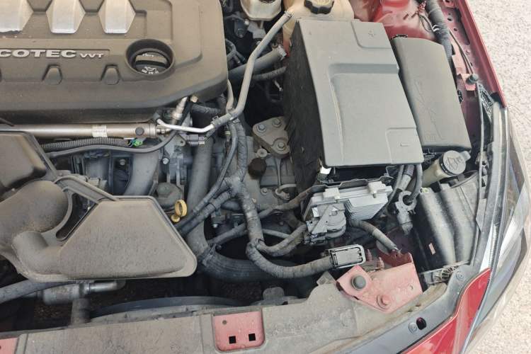 Used Buick Regal 2014 2.0L Elite Fashion Edition Engine Bay Left