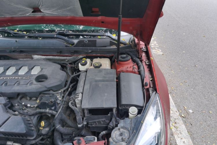Used Buick Regal 2014 2.4L SIDI Luxury Fashion Edition Engine Bay Left