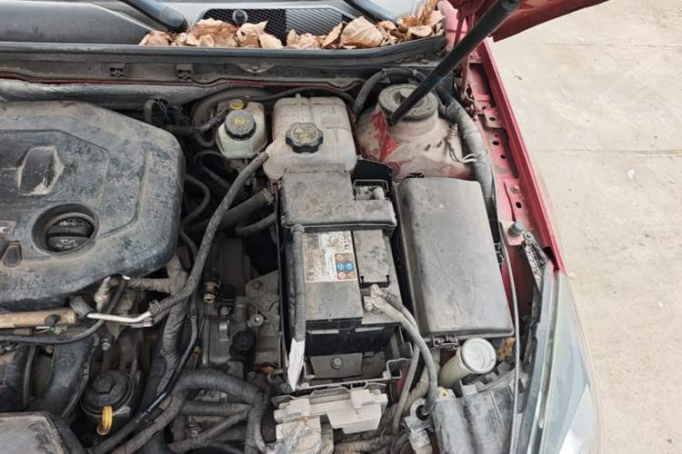 Used Buick Regal 2014 2.0L Elite Fashion Edition Engine Bay Left