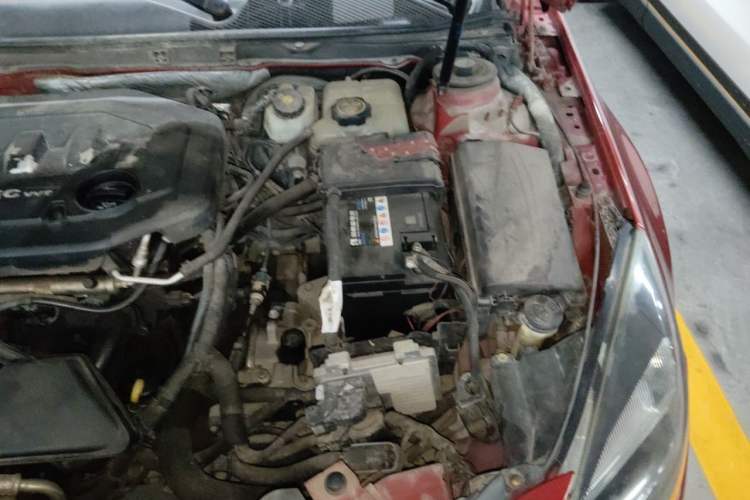 Used Buick Regal 2014 2.0L Elite Fashion Edition Engine Bay Left