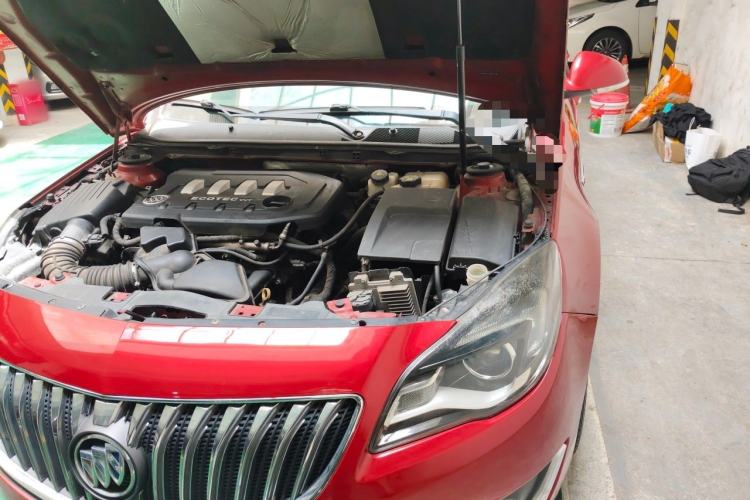 Used Buick Regal 2014 2.0L Elite Fashion Edition Engine Bay Left