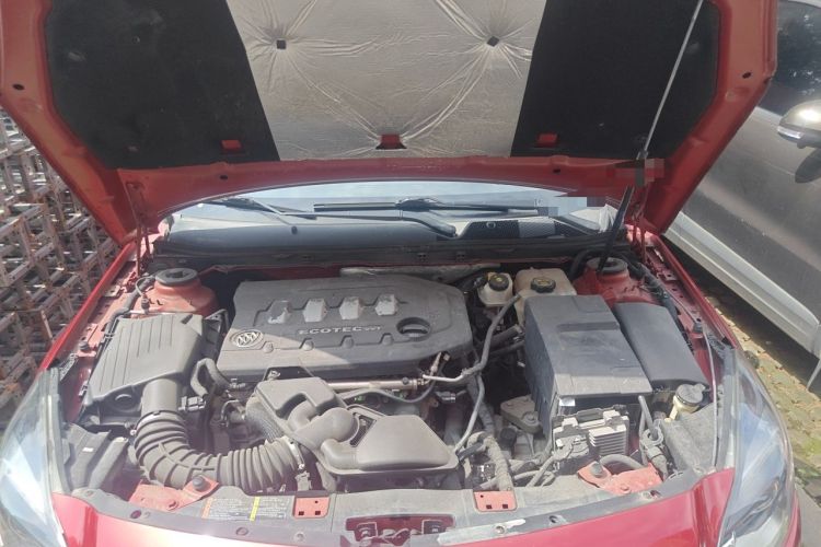Used Buick Regal 2014 2.0L Elite Fashion Edition Engine Bay