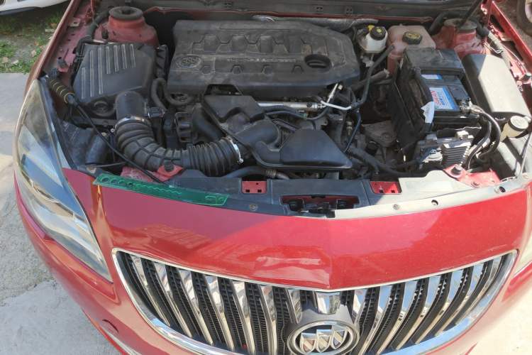 Used Buick Regal 2014 2.0L Elite Fashion Edition Engine Bay