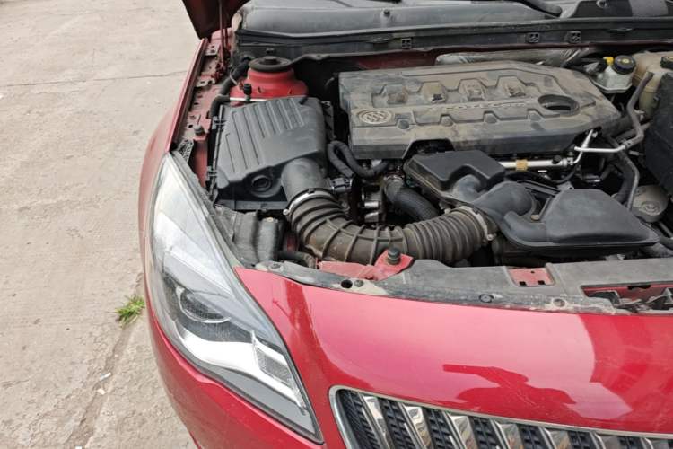 Used Buick Regal 2014 2.0L Leading Fashion Edition Engine Bay Right
