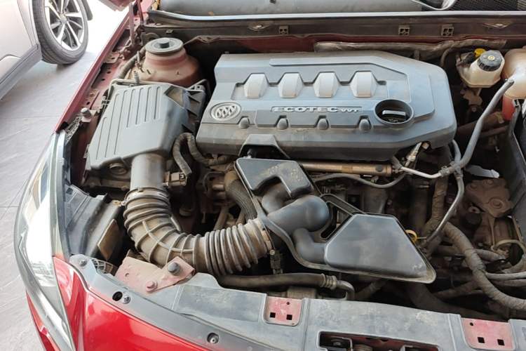 Used Buick Regal 2014 2.0L Elite Fashion Edition Engine Bay Right