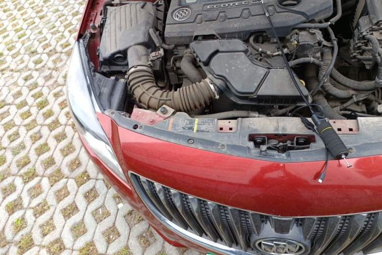 Used Buick Regal 2014 2.4L SIDI Elite Fashion Edition Engine Bay Right