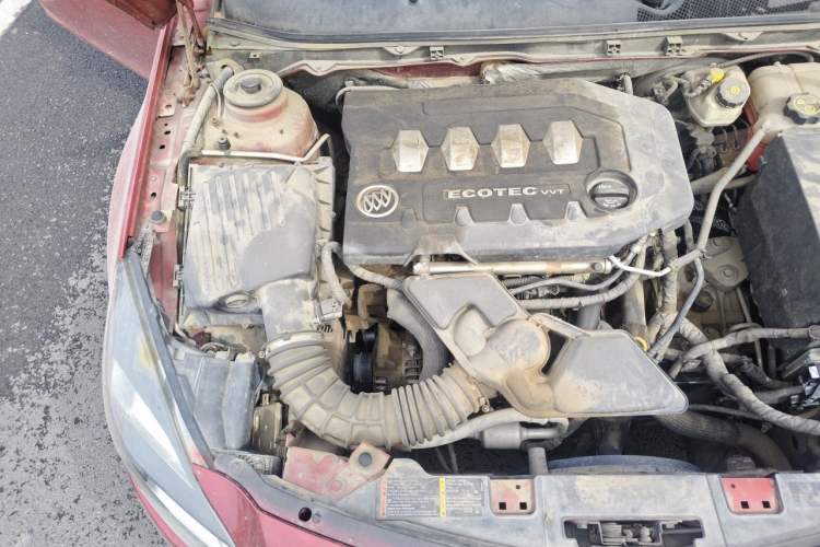 Used Buick Regal 2014 2.0L Elite Fashion Edition Engine Bay Right