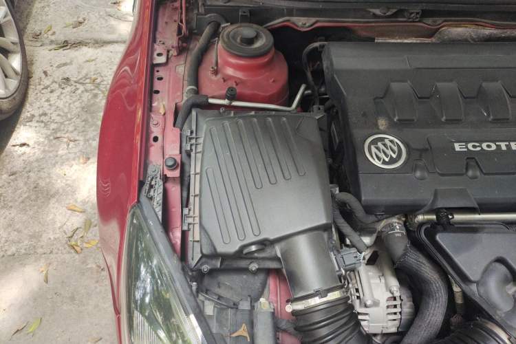 Used Buick Regal 2014 2.0L Elite Fashion Edition Engine Bay Right