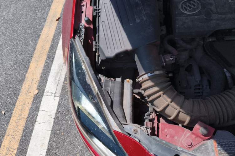 Used Buick Regal 2014 2.0L Elite Fashion Edition Engine Bay Right