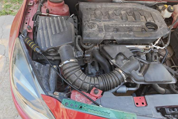 Used Buick Regal 2014 2.0L Elite Fashion Edition Engine Bay Right